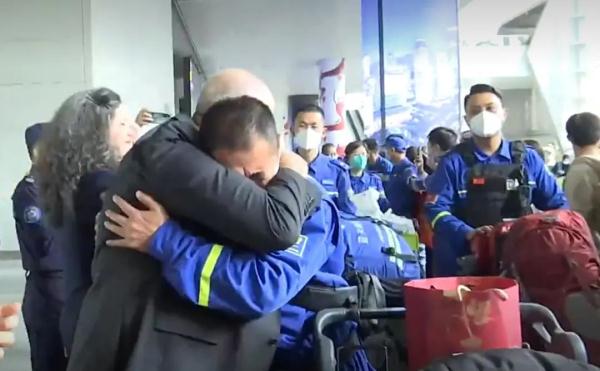 他们平安回国! 他们平安回国!