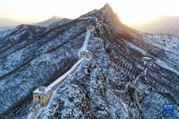 美丽中国丨当雄伟长城遇上皑皑白雪——长城展开水墨画卷