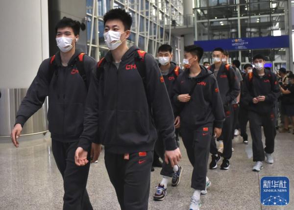 男篮世界杯亚大区预选赛：中国队抵达香港