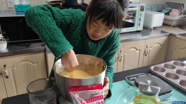解锁近百种美食 10岁女孩梦想开餐厅