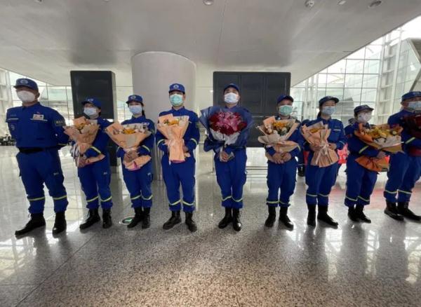 他们平安回国! 他们平安回国!