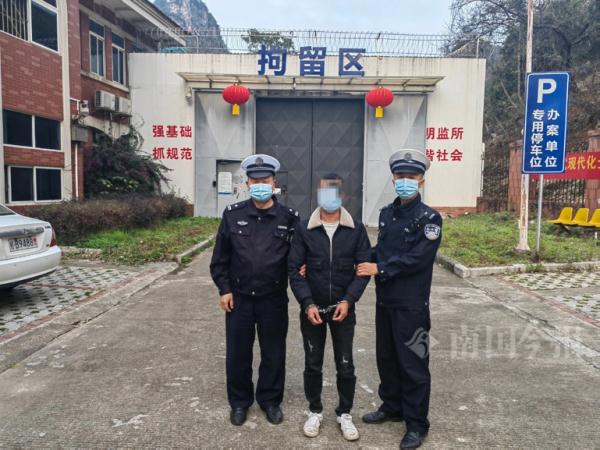 酒后开车、强行冲卡、持刀反抗……两男子被抓！