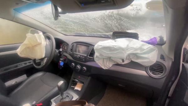 车撞成这样，只因一个饮料瓶……