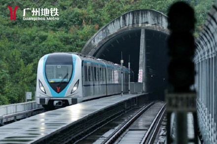 上个星期 广州南站地铁客流量超越体育西