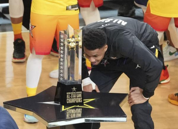 美职篮全明星赛扬尼斯队击败勒布朗队 塔图姆首获最有价值球员