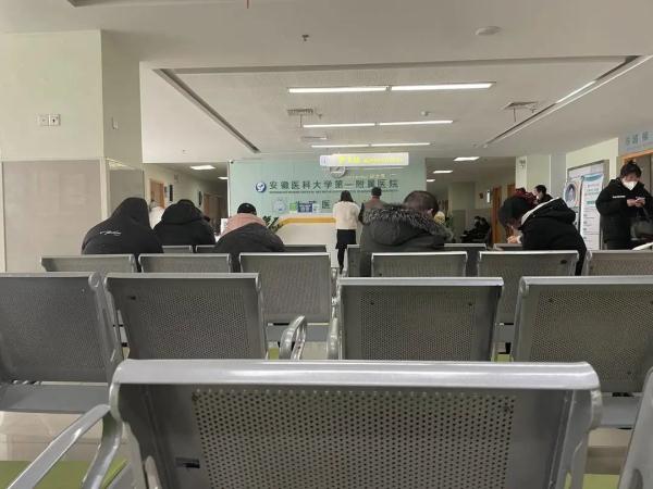 试管婴儿已8岁，与父母无血缘关系，医院劝导：要豁达