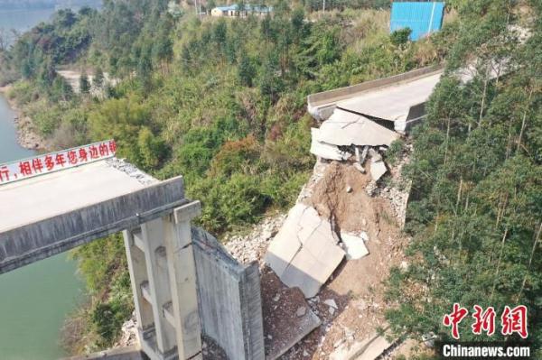广西贺州步头大桥桥面坍塌 官方通报未造成人员伤亡 广西贺州步头大桥桥面坍塌 官方通报未造成人员伤亡