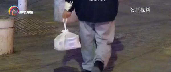 想不劳而获贪小便宜！外卖员频偷外卖被...