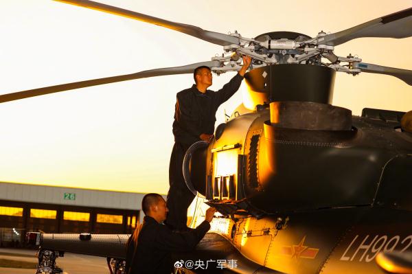直击！多架陆航直升机跨昼夜飞行训练