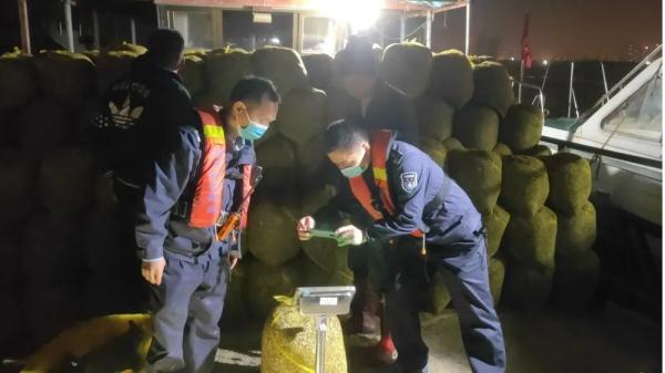 深夜突发！厦门：47人当场被抓！缴获7万公斤！