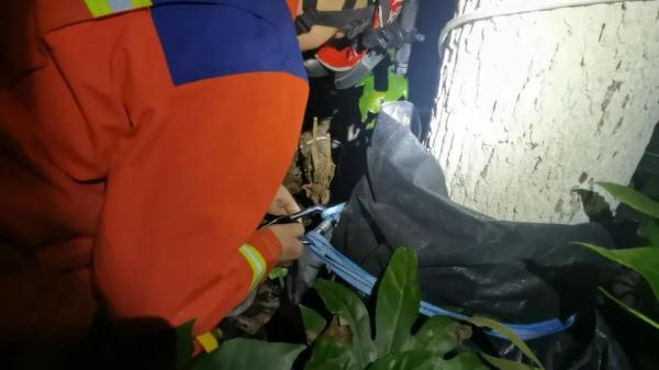 紧急救援!合肥一4岁男孩坠井! 紧急救援!合肥一4岁男孩坠井!