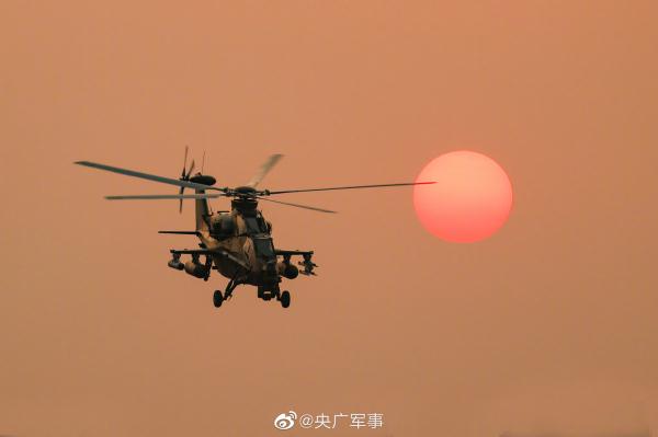 直击！多架陆航直升机跨昼夜飞行训练