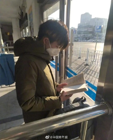 大学生坐公交从合肥到上海返校