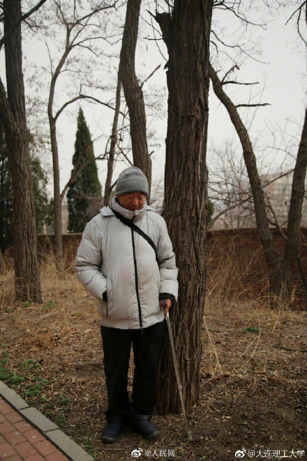 开学第一天，89岁院士要求站着给学生上课