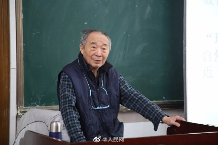 开学第一天，89岁院士要求站着给学生上课