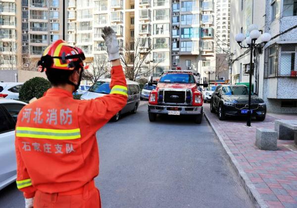 消防移车神器 一分钟移走一辆车