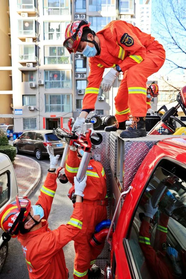 消防移车神器 一分钟移走一辆车