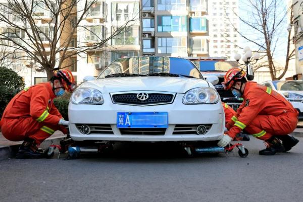 消防移车神器 一分钟移走一辆车