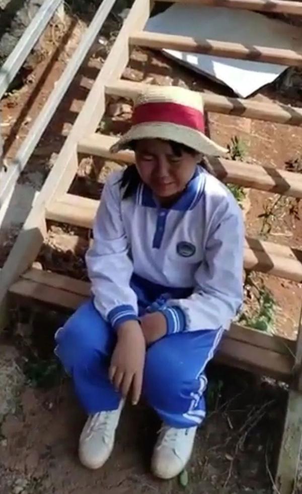 走完爸爸上班的路,10岁的娃心疼哭了 走完爸爸上班的路,10岁的娃心疼哭了