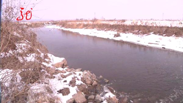 哈尔滨一地河水发黄疑似污染,相关部门介入调查 哈尔滨一地河水发黄疑似污染,相关部门介入调查