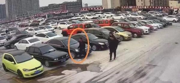 男子“泄私愤”8辆车漆受损，民警“察秋毫”6小时揭真相