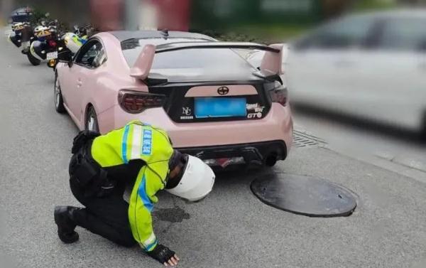 好端端地行驶在路上,突然出现一道强光“亮瞎眼”…… 好端端地行驶在路上,突然出现一道强光“亮瞎眼”……