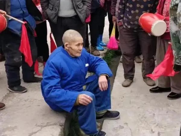 老人被确认车祸死亡11年后“复活”。家属疑惑:我们火化的是谁? 老人被确认车祸死亡11年后“复活”。家属疑惑:我们火化的是谁?