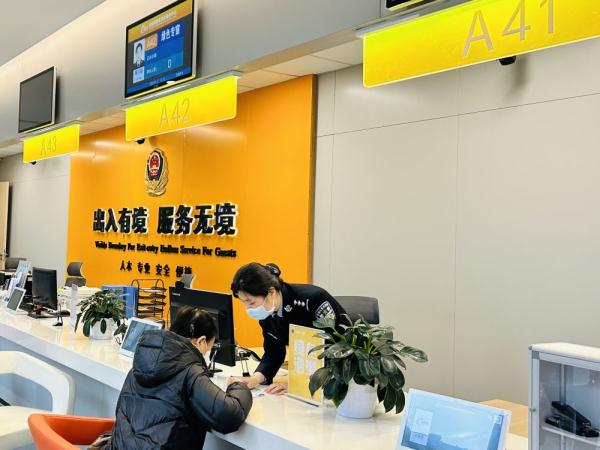 优化政务服务 成都高新公安办证开设多种绿色通道 优化政务服务 成都高新公安办证开设多种绿色通道