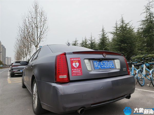 男子自费买除颤仪放车里，留言“可破窗取用”：命更珍贵！