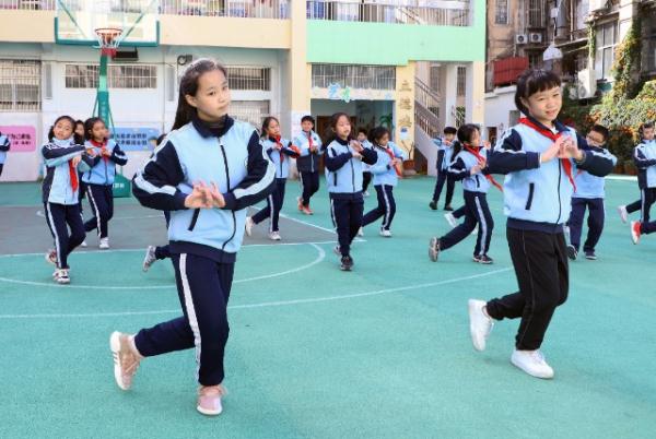 厦门市民立小学：将高甲戏编排成“广播体操”