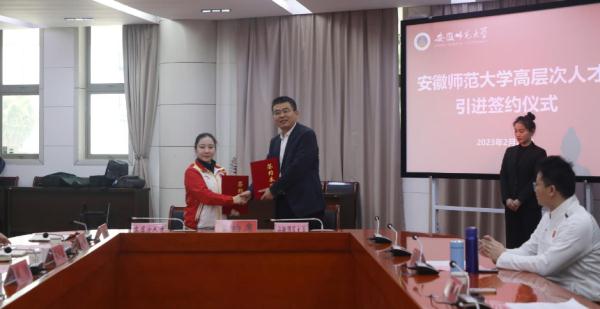 刚刚!邓琳琳成为安徽一高校老师 刚刚!邓琳琳成为安徽一高校老师