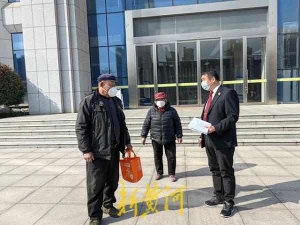 案件终结执行12年后，山东92岁老人凑够钱到法院还清，他说“终于心安了”