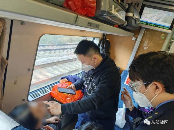 “你叫什么名字?”“我是人民子弟兵” “你叫什么名字?”“我是人民子弟兵”