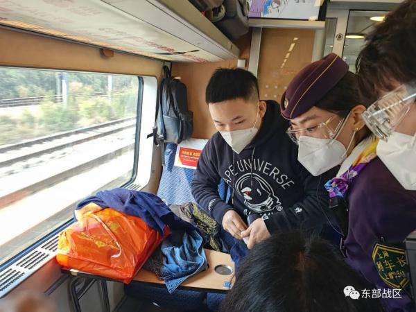 “你叫什么名字?”“我是人民子弟兵” “你叫什么名字?”“我是人民子弟兵”