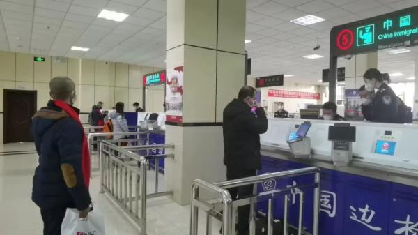 黑河旅检口岸恢复通关!第一批出入境旅客顺利到达 黑河旅检口岸恢复通关!第一批出入境旅客顺利到达