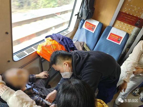 “你叫什么名字?”“我是人民子弟兵” “你叫什么名字?”“我是人民子弟兵”