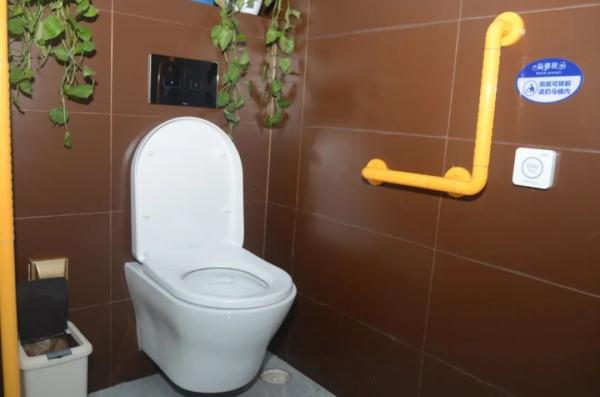 【便民】适老适幼、提供免费厕纸……上海环卫公厕不断提升服务能级 【便民】适老适幼、提供免费厕纸……上海环卫公厕不断提升服务能级