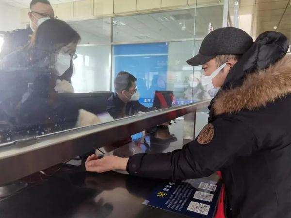黑河旅检口岸恢复通关!第一批出入境旅客顺利到达 黑河旅检口岸恢复通关!第一批出入境旅客顺利到达