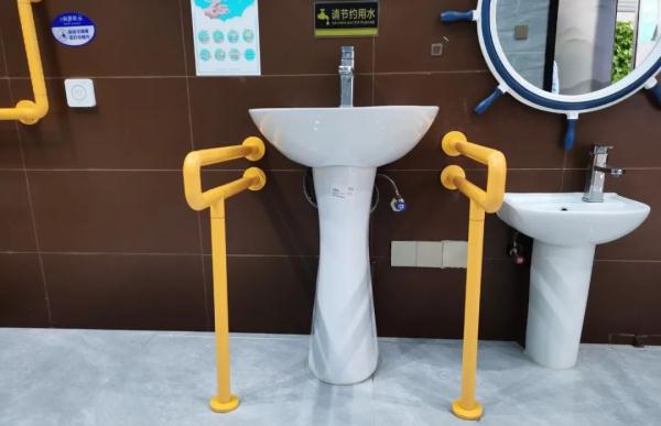 【便民】适老适幼、提供免费厕纸……上海环卫公厕不断提升服务能级 【便民】适老适幼、提供免费厕纸……上海环卫公厕不断提升服务能级