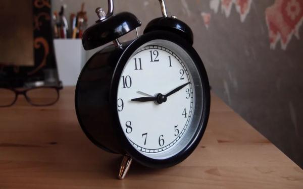 被闹钟反复惊醒对身体有害?这些方法教你舒适起床→ 被闹钟反复惊醒对身体有害?这些方法教你舒适起床→