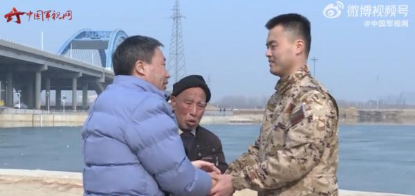 “你叫什么名字?”“我是人民子弟兵” “你叫什么名字?”“我是人民子弟兵”