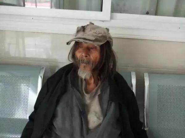 当年被火化的是谁?老人遭遇车祸身亡，11年后"复生"！