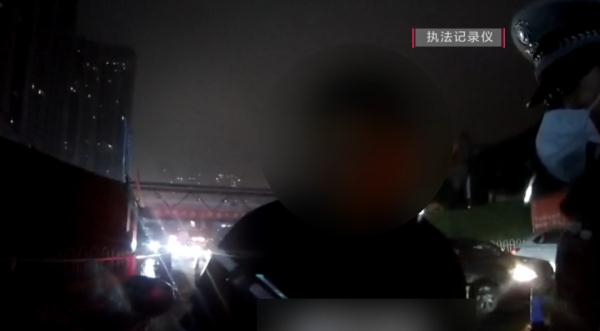贵阳一男子酒后骑车，被查时反问民警：啤酒也算酒？