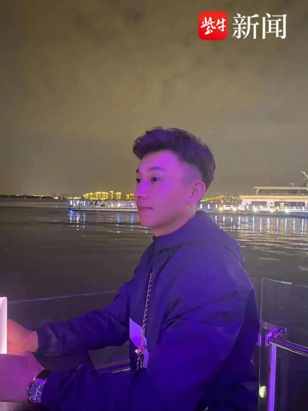 “异地恋接吻神器”火了！发明人是个帅小伙