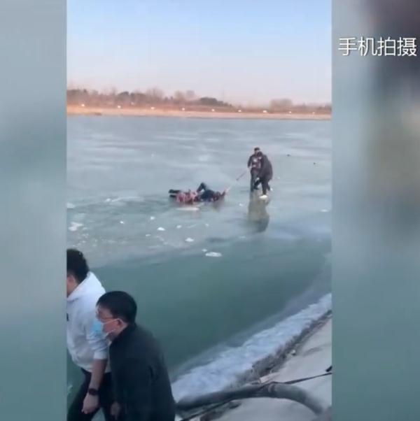 “你叫什么名字?”“我是人民子弟兵” “你叫什么名字?”“我是人民子弟兵”