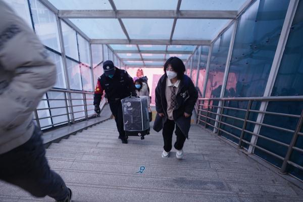 父亲牺牲10年后儿子继承警号 新入职的80多天如何度过? 父亲牺牲10年后儿子继承警号 新入职的80多天如何度过?