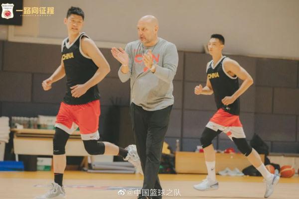 今晚,一起为中国男篮加油! 今晚,一起为中国男篮加油!