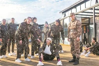 赛场战场，铿锵玫瑰同芬芳