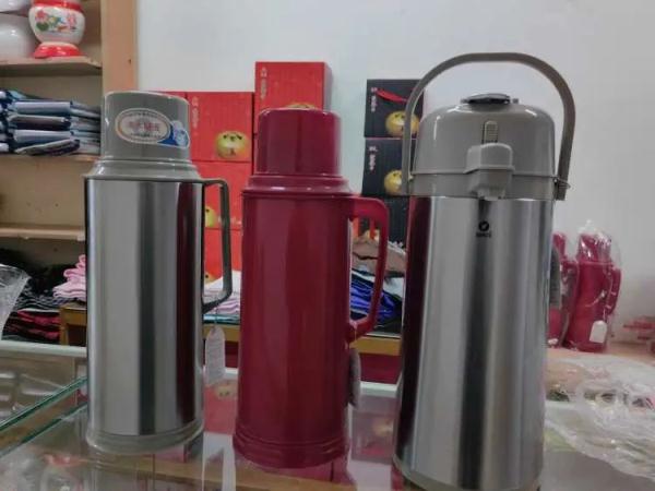 上海93岁老人一天跑两趟！69岁小店卖假领头、热水瓶胆...