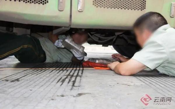 安欣“同款”！满头白发是他们的徽章→